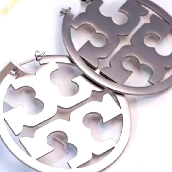 Tori Burch NEW T Logo Silver Circle Earrings - Picture 3 of 5